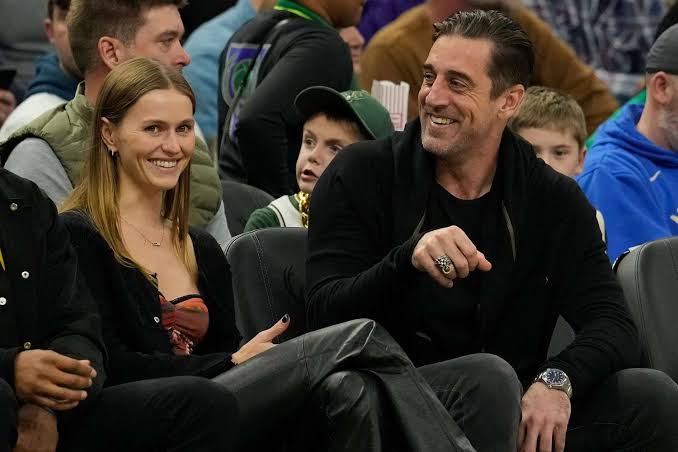 Aaron Rodgers Announced First Pregnancy with Girlfriend Mallory Edens..., Revealed due date..
